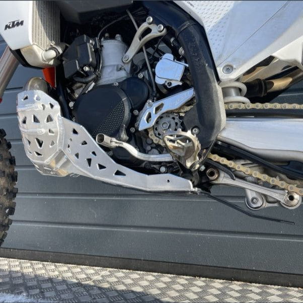 Scut Metalic  Husqvarna/GasGas 2024-2025 cu protectie Prolink/Linkage P-Tech
